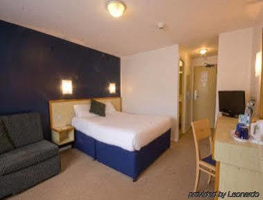 Days Inn Bridgend Cardiff Exterior foto